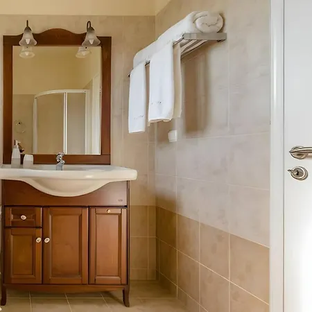 A Casa D'irene Apartment Mantzavinata